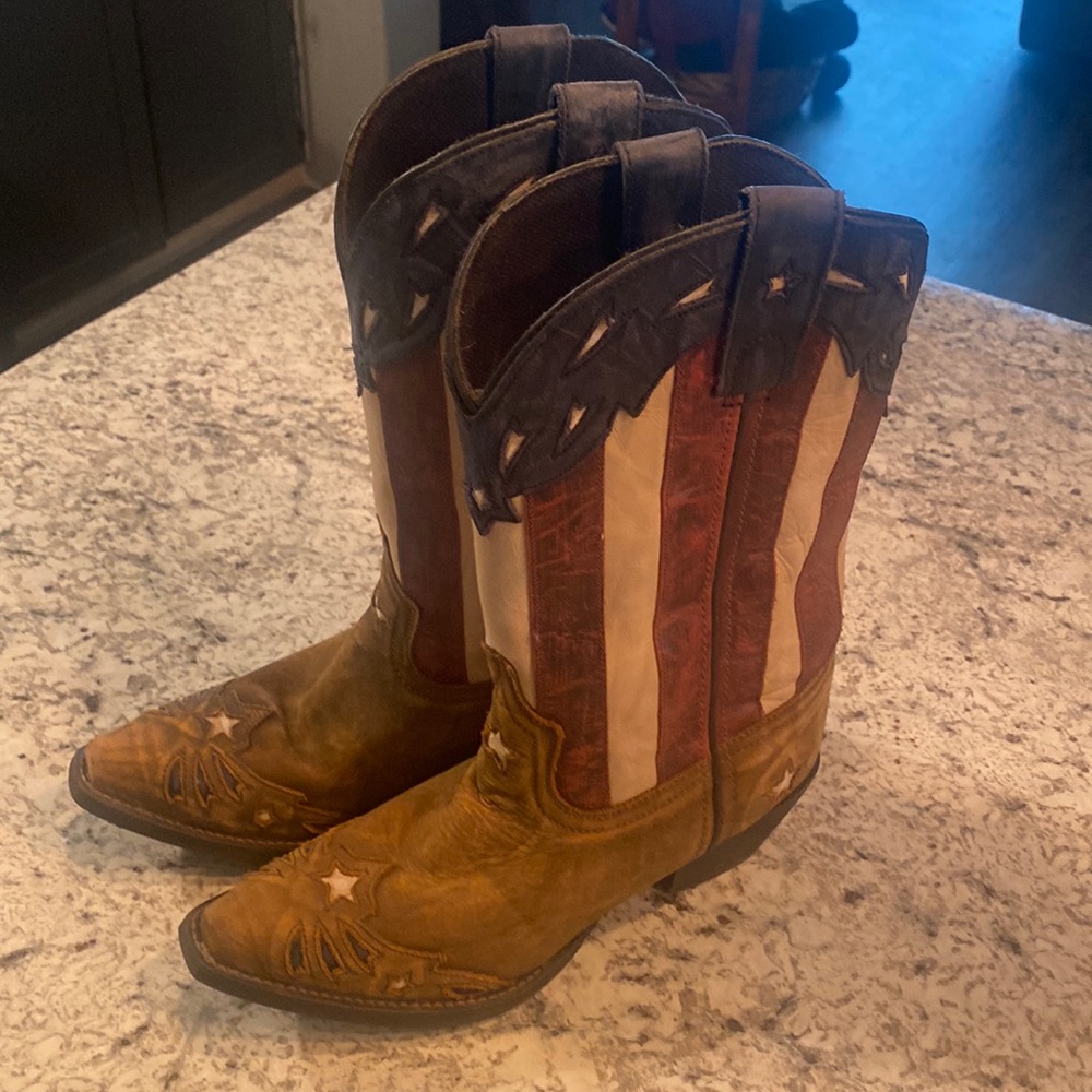 Laredo American flag boots.
